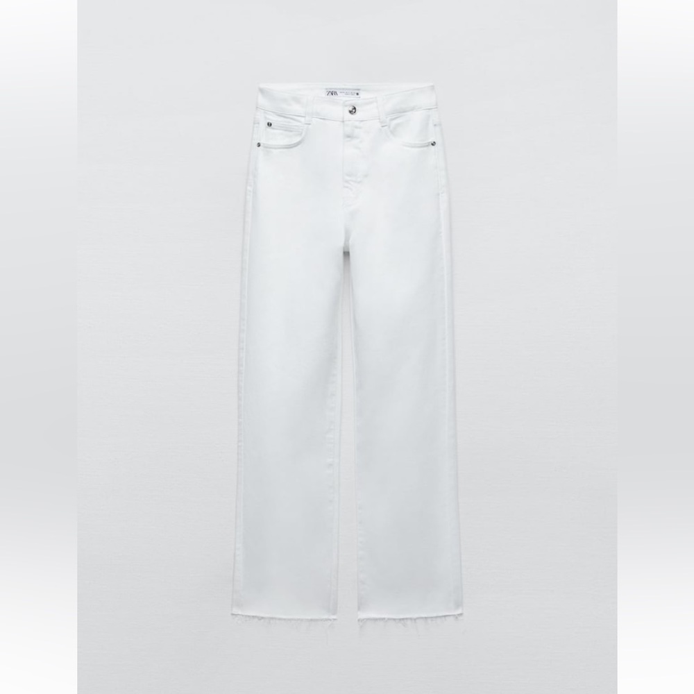 Zara white high rise straight jeans. Slightly Cropped. Size 10